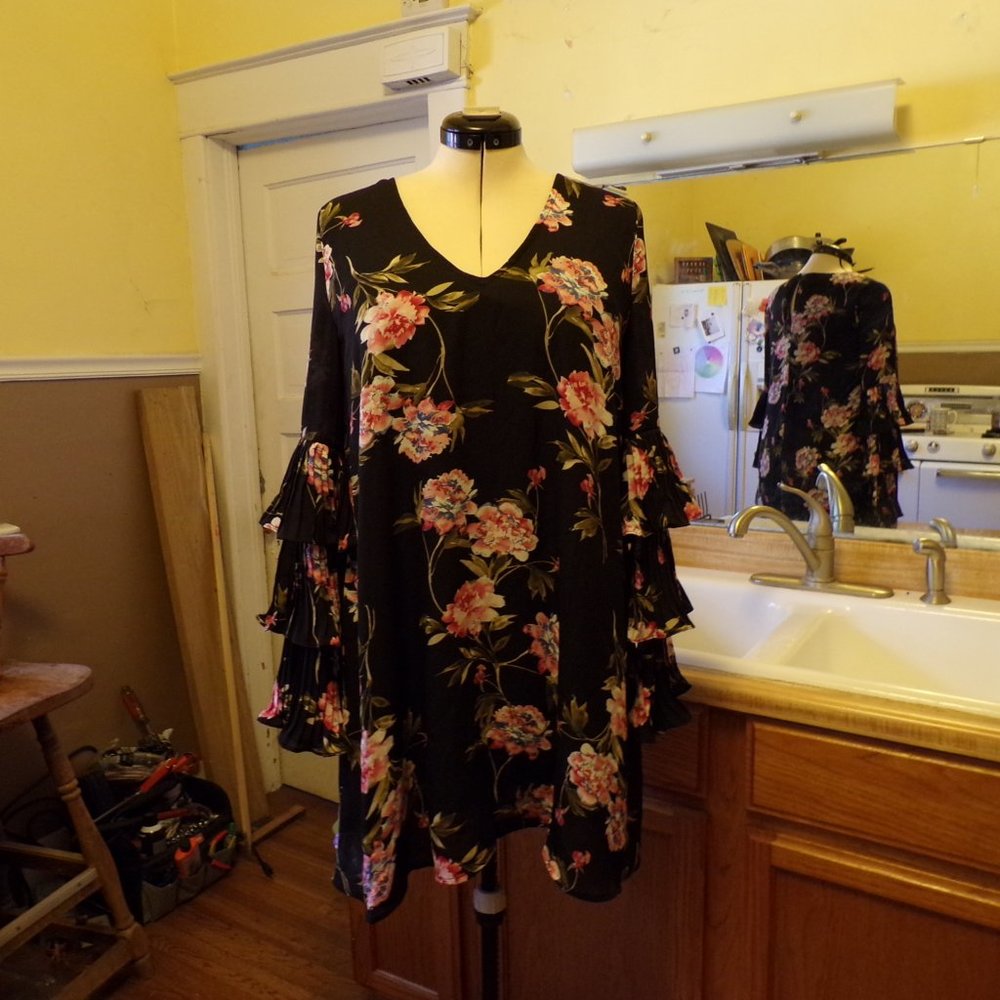VERY J Floral Blouse